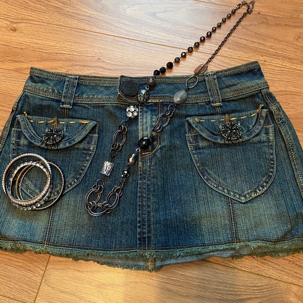 Vanilla Mini Skirt with Fashion Accents!